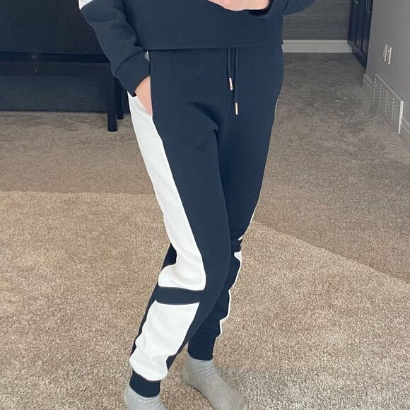 Onzie Blocked Black and white Sweatpant. Size Medium - Picture 3 of 6